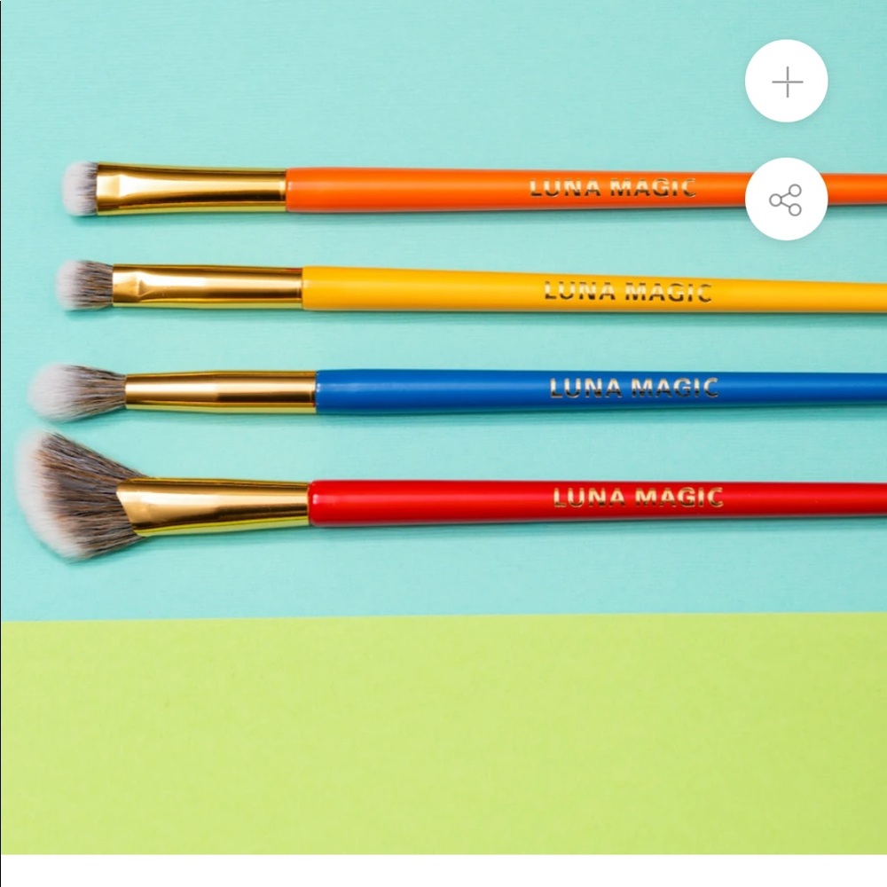 Makeup brushes
